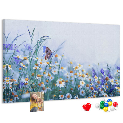 Tableau affichage liège Motif de prairie avec papillon et fleurs.