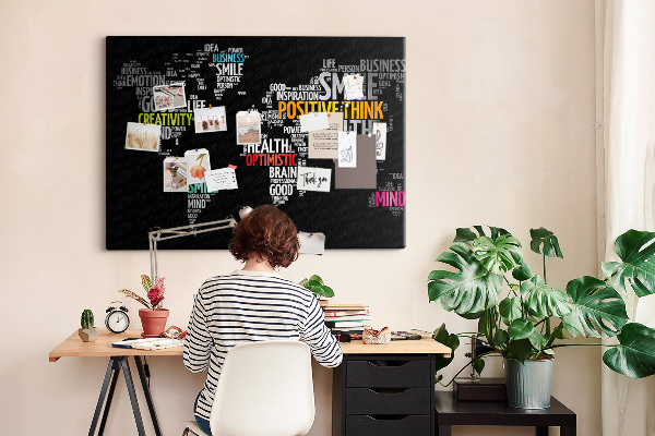 Tableau affichage liège Carte du monde avec des slogans motivants.