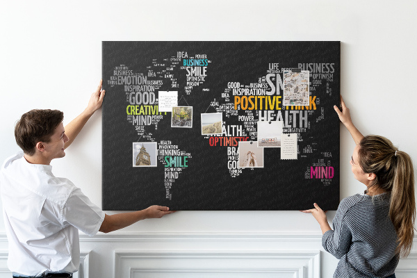 Tableau affichage liège Carte du monde avec des slogans motivants.