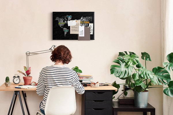 Tableau affichage liège Carte du monde avec des slogans motivants.