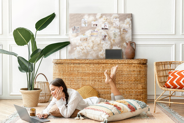 Tableau affichage liège Délicates fleurs blanches sur fond neutre