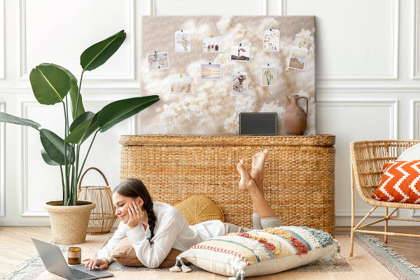 Tableau affichage liège Délicates fleurs blanches sur fond neutre
