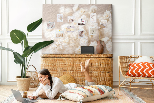 Tableau affichage liège Délicates fleurs blanches sur fond neutre