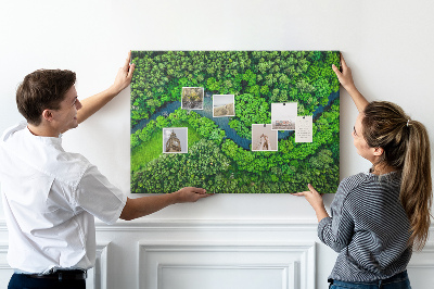 Tableau de liège Un paysage verdoyant traversé par une rivière sinueuse