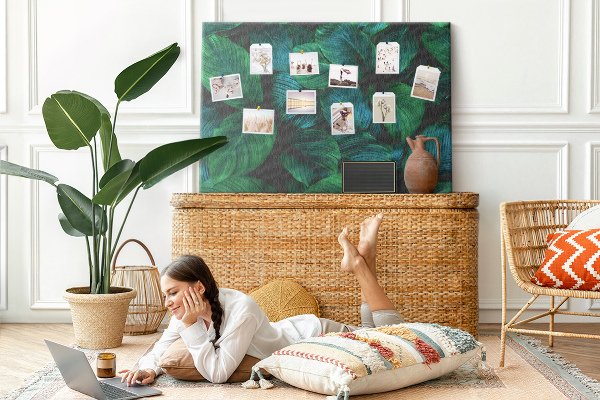 Tableau en liège Feuilles tropicales sur fond sombre
