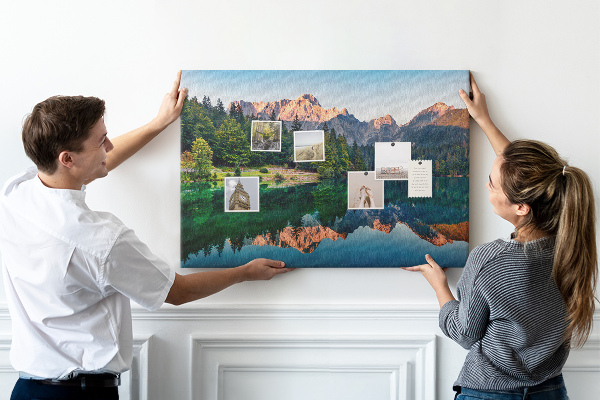Tableau en liège Le paysage montagneux se reflète dans le lac