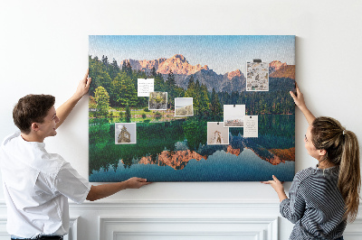 Tableau en liège Le paysage montagneux se reflète dans le lac