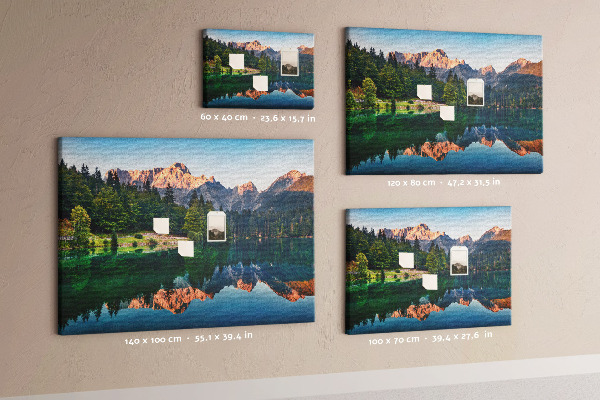 Tableau en liège Le paysage montagneux se reflète dans le lac