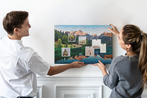 Tableau en liège Le paysage montagneux se reflète dans le lac