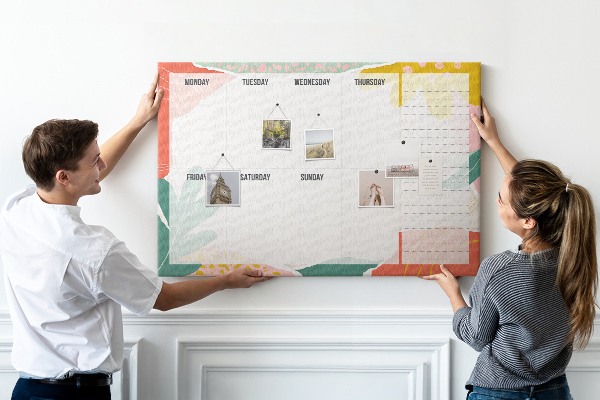 Tableau affichage liège Calendrier floral aux accents colorés