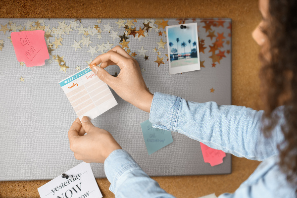 Tableau affichage liège Étoiles dorées sur fond gris