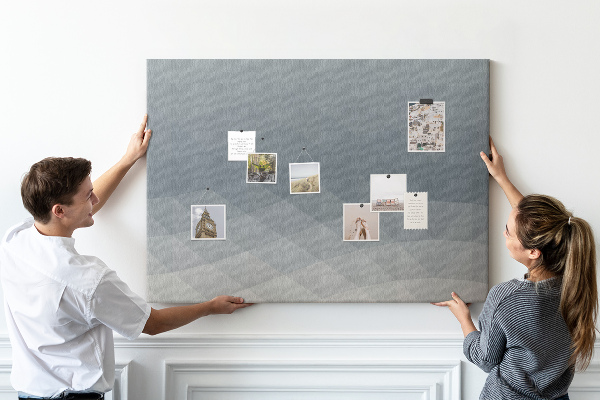 Tableau affichage liège Triangles géométriques en niveaux de gris en arrière-plan