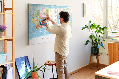 Tableau de liège Carte du monde avec les continents colorés.