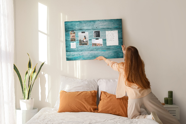 Tableau affichage liège Planches de bois vertes et bleues en arrière-plan