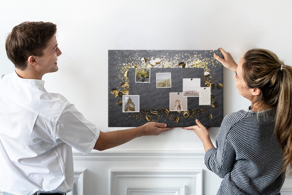Tableau de liège Confettis dorés sur fond noir