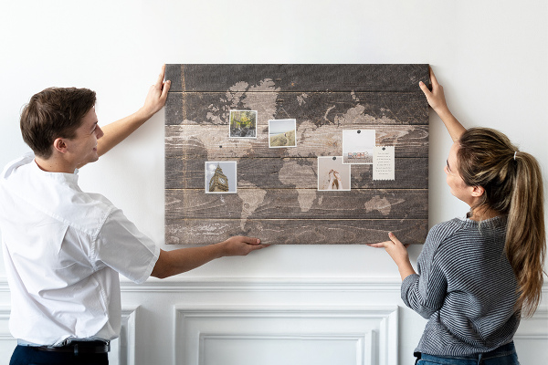 Tableau en liège Carte du monde sur fond en bois