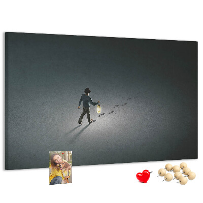 Tableau de liège La lumière d'une lampe sur un chemin sombre.
