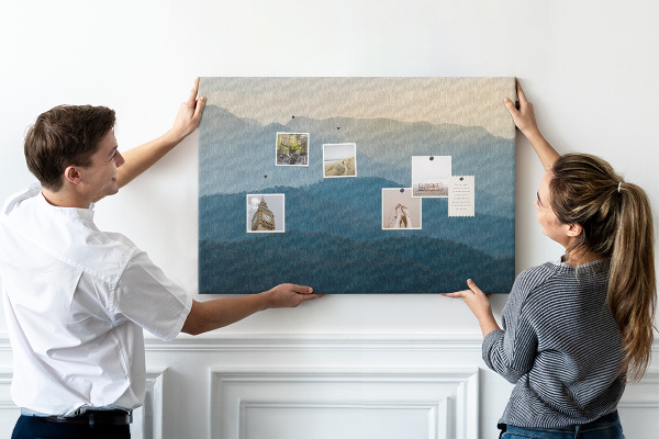 Tableau affichage liège Paysage de montagne aux nuances délicates.
