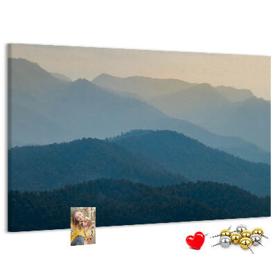 Tableau affichage liège Paysage de montagne aux nuances délicates.