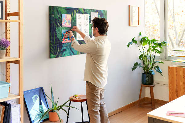 Tableau affichage liège Feuilles tropicales sur fond sombre