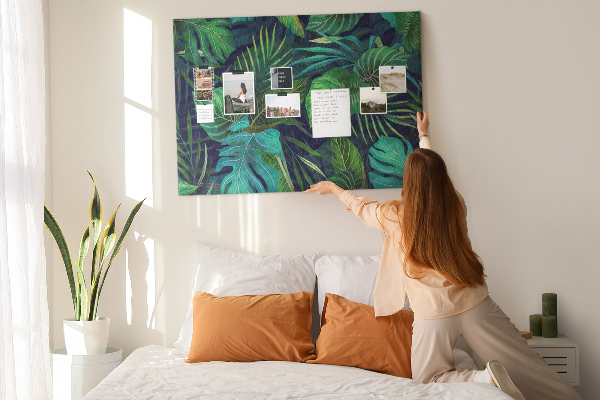 Tableau affichage liège Feuilles tropicales sur fond sombre
