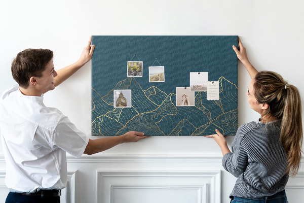 Tableau affichage liège Des contours dorés de montagnes sur un fond sombre