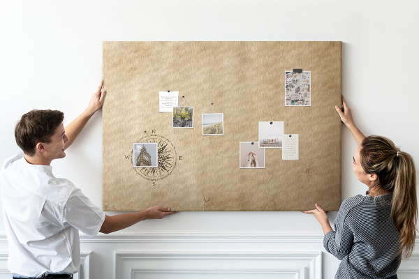 Tableau affichage liège Carte ancienne avec une boussole en arrière-plan.
