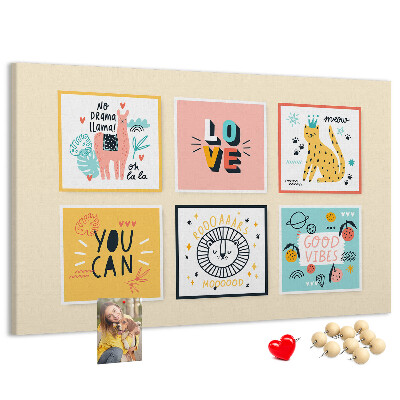 Tableau de liège Des graphismes colorés avec des slogans positifs.