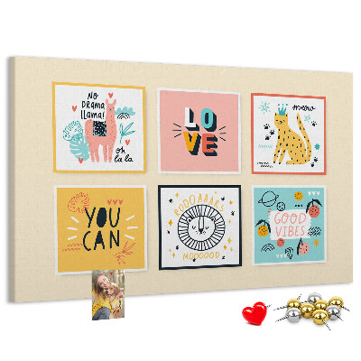 Tableau de liège Des graphismes colorés avec des slogans positifs.