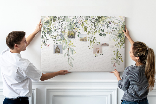 Tableau de liège Feuilles vertes et fleurs délicates en arrière-plan