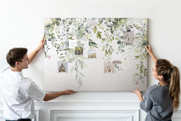 Tableau de liège Feuilles vertes et fleurs délicates en arrière-plan