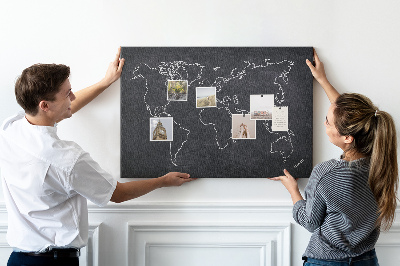 Tableau de liège Une carte du monde sur un fond de tableau noir
