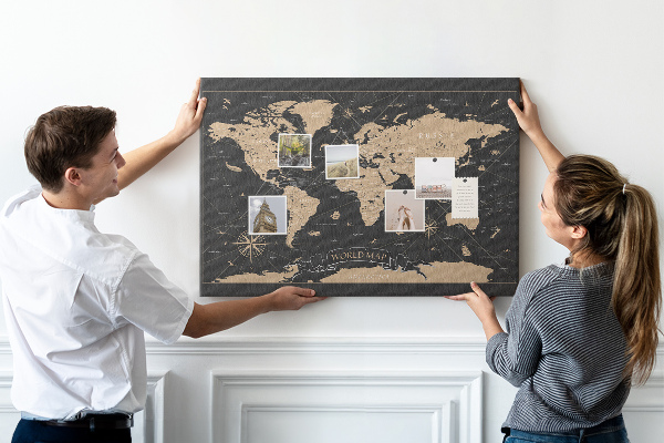 Tableau de liège Carte du monde noire avec des accents dorés