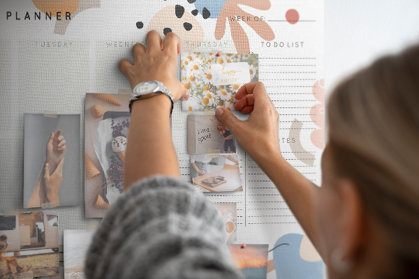 Tableau affichage liège Formes colorées et motifs abstraits de la semaine