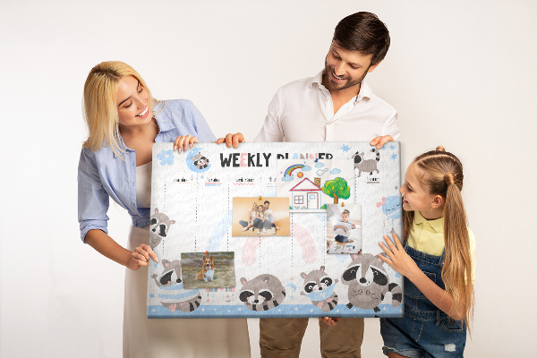 Tableau en liège Agenda hebdomadaire avec de joyeux ratons laveurs