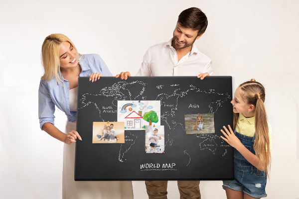 Tableau en liège Carte du monde sur fond noir