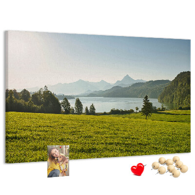 Tableau de liège Paysage de montagne pittoresque au bord du lac.