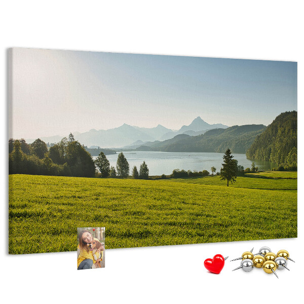 Tableau de liège Paysage de montagne pittoresque au bord du lac.