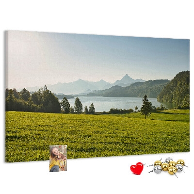 Tableau de liège Paysage de montagne pittoresque au bord du lac.