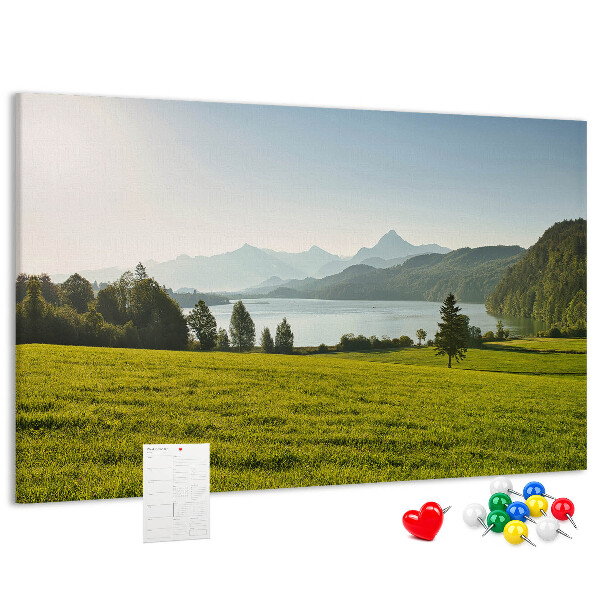 Tableau de liège Paysage de montagne pittoresque au bord du lac.