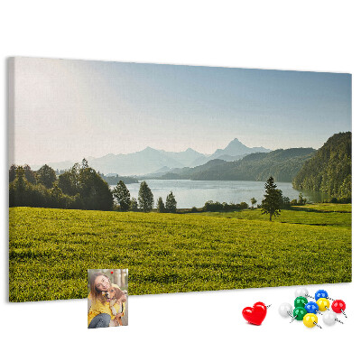 Tableau de liège Paysage de montagne pittoresque au bord du lac.
