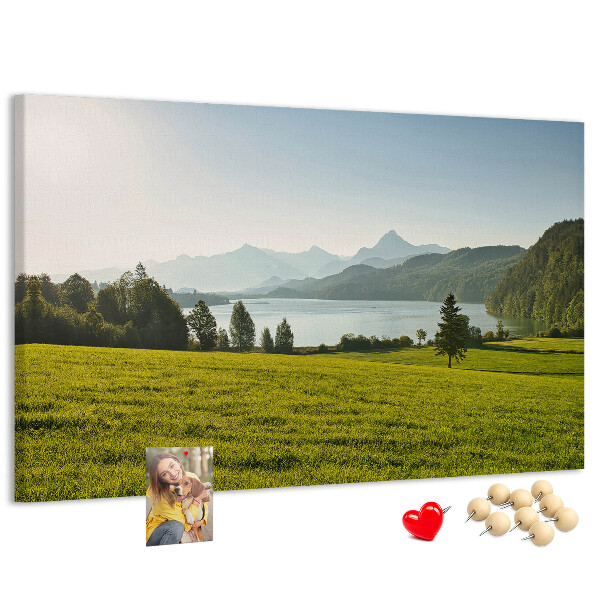 Tableau de liège Paysage de montagne pittoresque au bord du lac.