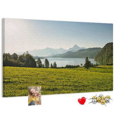 Tableau de liège Paysage de montagne pittoresque au bord du lac.