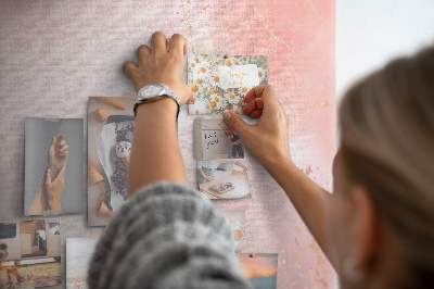 Tableau en liège Fond rose avec de délicats accents dorés