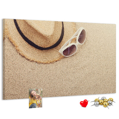 Tableau affichage liège Détente estivale sur la plage avec des lunettes de soleil.