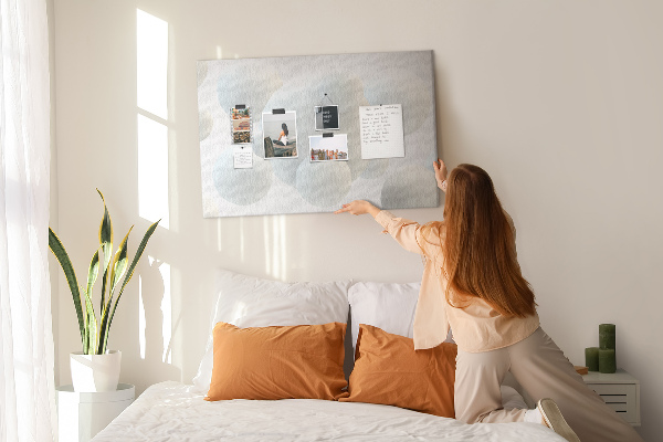 Tableau de liège Boules blanches sur fond clair