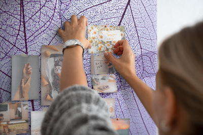 Tableau affichage liège Un délicat motif de feuilles sur fond violet