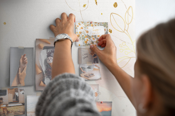 Tableau affichage liège Fleurs délicates sur fond pastel