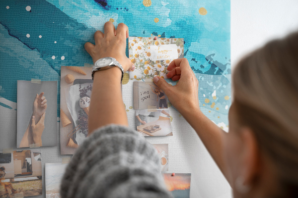 Tableau en liège Vagues bleues avec des accents dorés