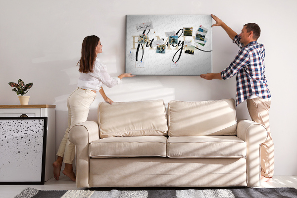 Tableau en liège Inscription « famille » stylisée sur fond blanc